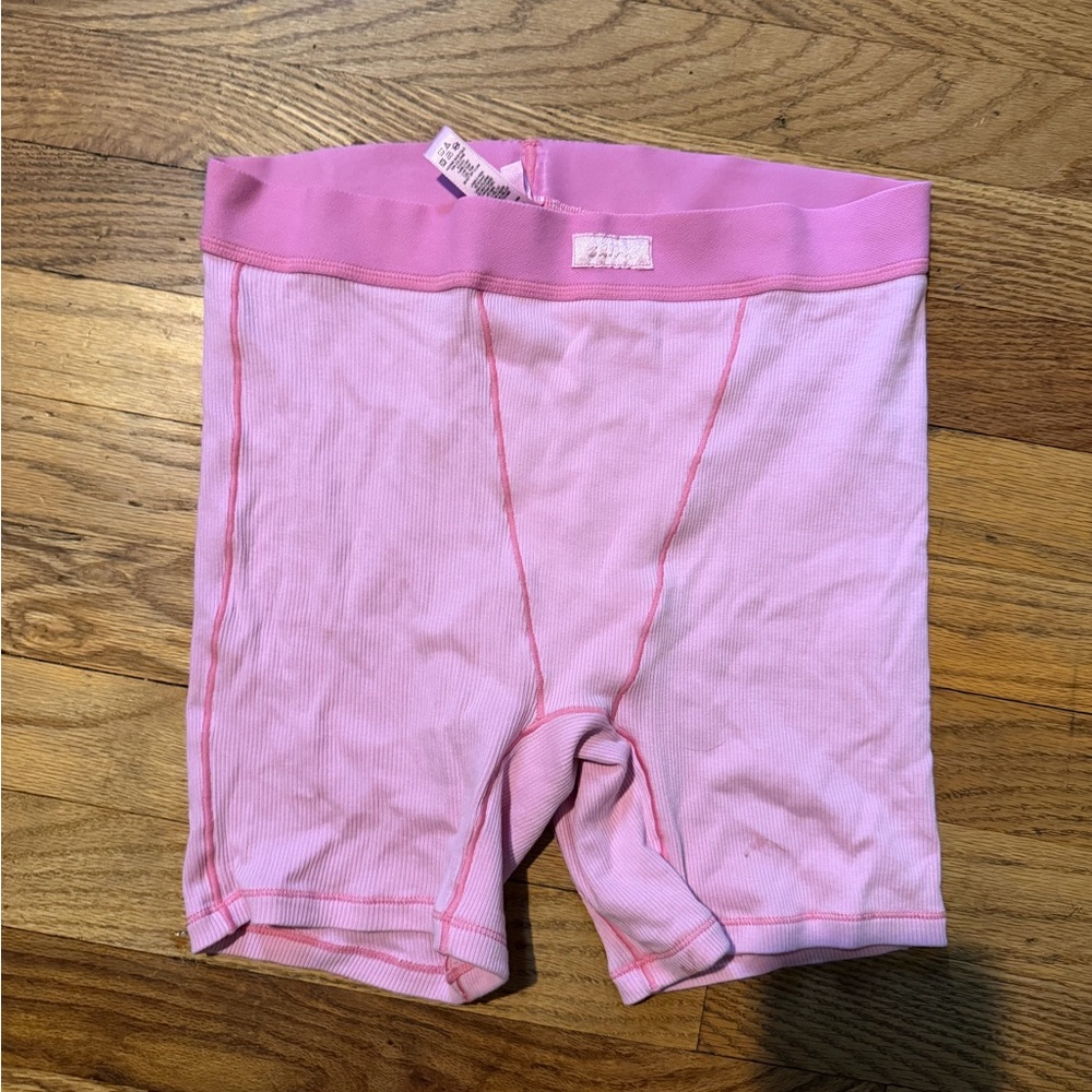 Skims bubblegum boxer shorts